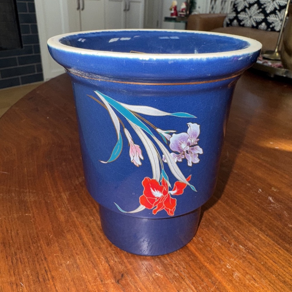 Vintage Japanese vase Royal blue  w/red‎ & purple hand painted flowers OLA001